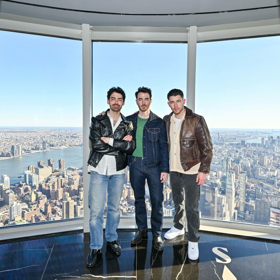 The Jonas Brothers on the 10