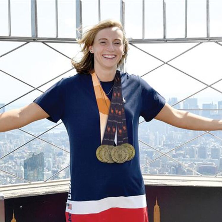 New York City Marathon Winner posing for a photo on the 86th floor observation deck at the Empire State Building Observatory.